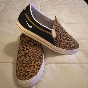Nike slip on shoes